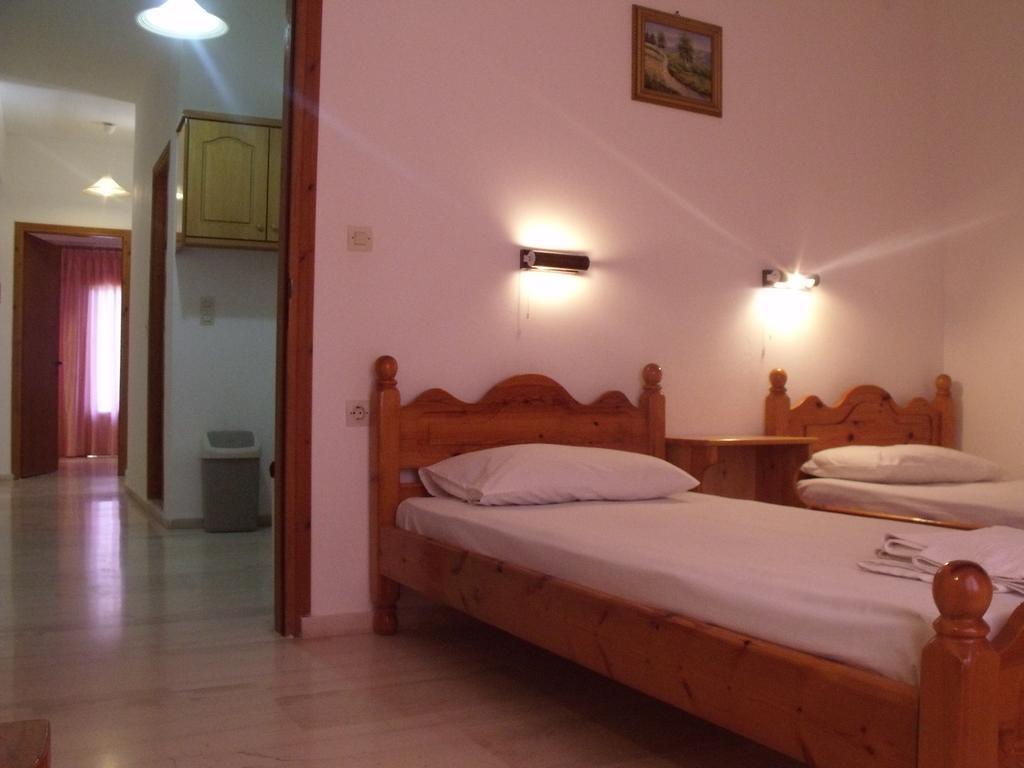 Santa Maria Hotel Vitaládes Quarto foto