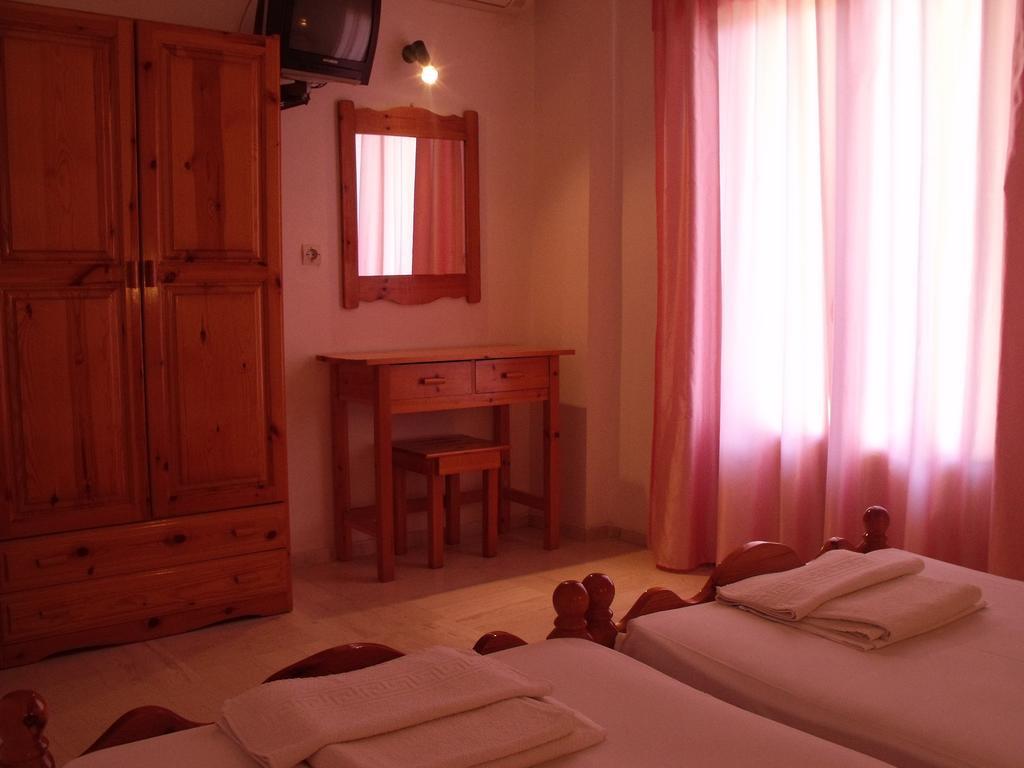 Santa Maria Hotel Vitaládes Quarto foto