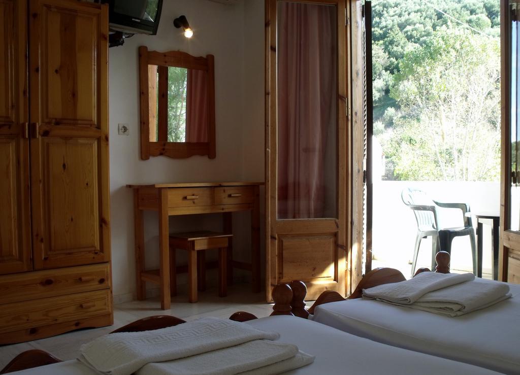 Santa Maria Hotel Vitaládes Quarto foto