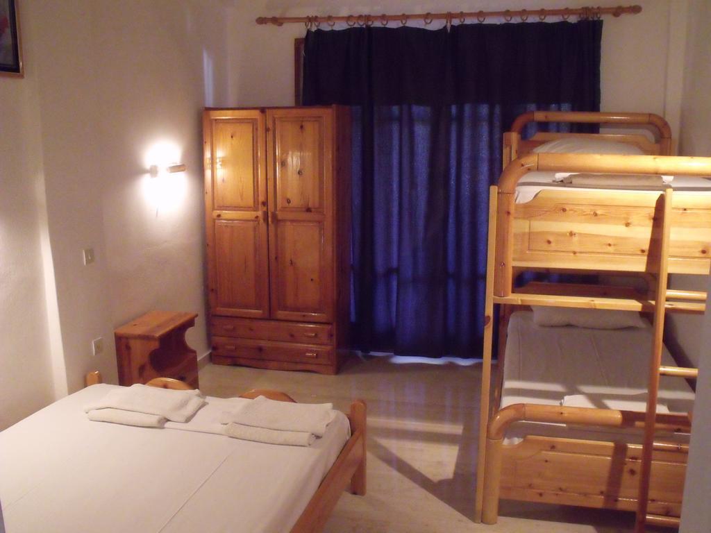 Santa Maria Hotel Vitaládes Quarto foto